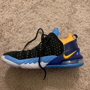 Nike Kids' Grade School LeBron 18 Basketball Shoes